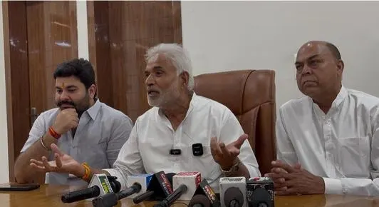 सरकार भाजपा की, निशाना कांग्रेस पर साध रहे अभय : सांसद 2025