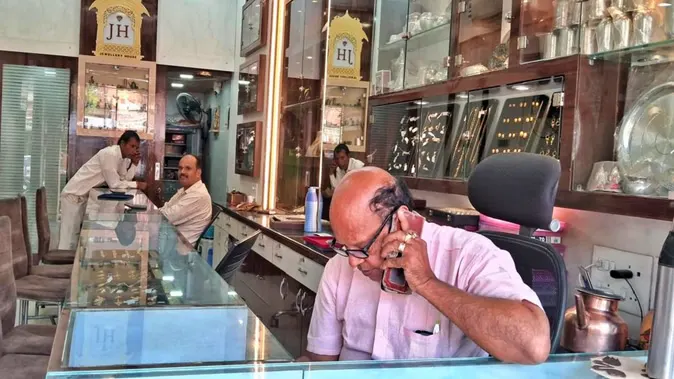 हरियाणा के सर्राफा बाजार में मंदी: दो साल में सोना 94% और चांदी के दाम 180 फीसदी बढ़े, 40 प्रतिशत घटे ऑर्डर 2025