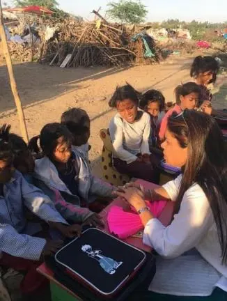 Hisar News: झुग्गियों में अज्ञानता का अंधेरा दूर कर रहीं नीलम 2025