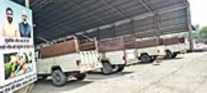 Hisar News: मंडी बेहाल...खुले में अनाज और शेड के नीचे निजी वाहनों व पशुओें का डेरा 2025