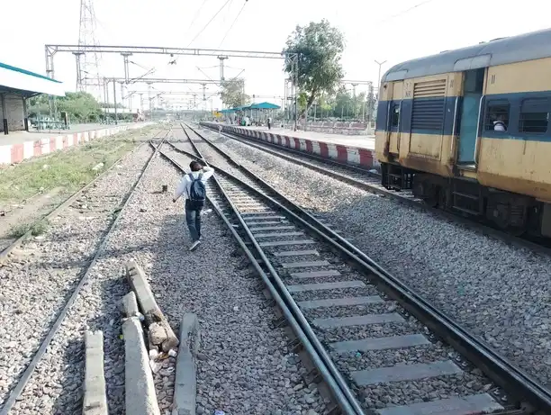 Ambala News: रेलवे ट्रैक पार करना जानलेवा 2026